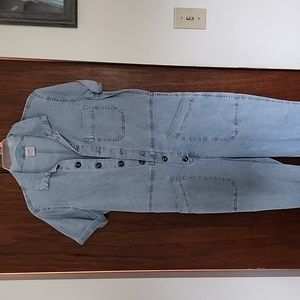 Jumpsuit with adjustable buttons